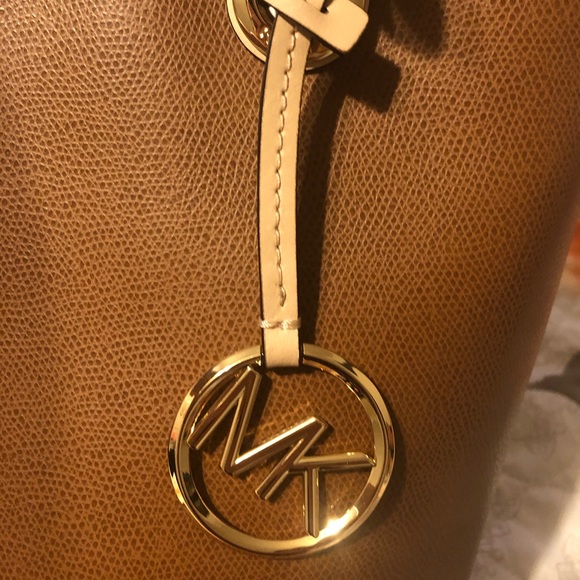 NWT Michael Kors Jet Set Tote - Picture 14 of 16